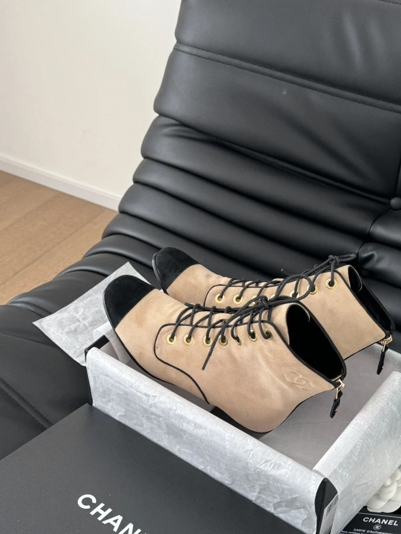 Bright Chxnxl Boots 121642