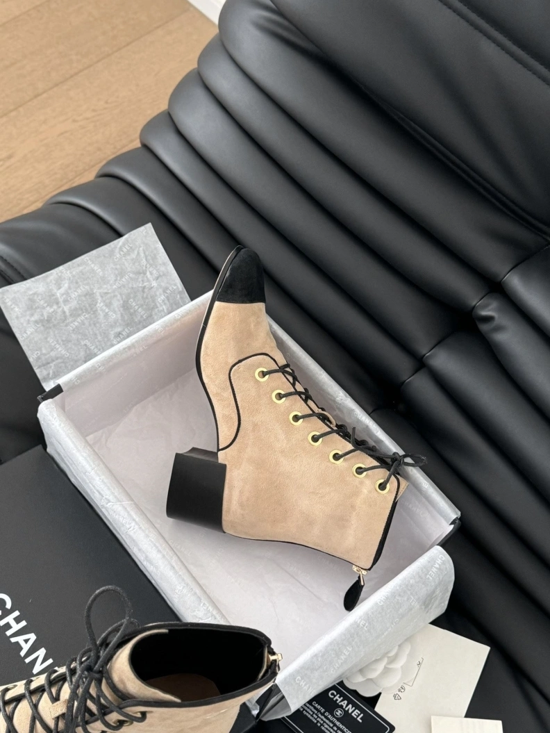 Bright Chxnxl Boots 121642