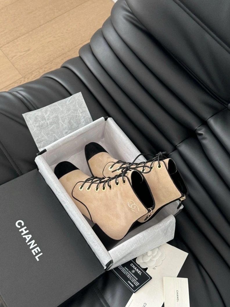 Bright Chxnxl Boots 121642
