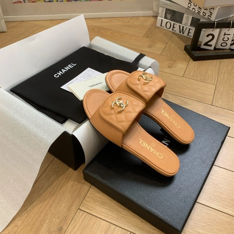 Classic Chxnxl Slippers 120172