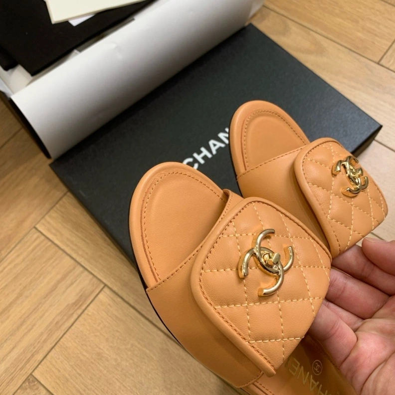 Classic Chxnxl Slippers 120172