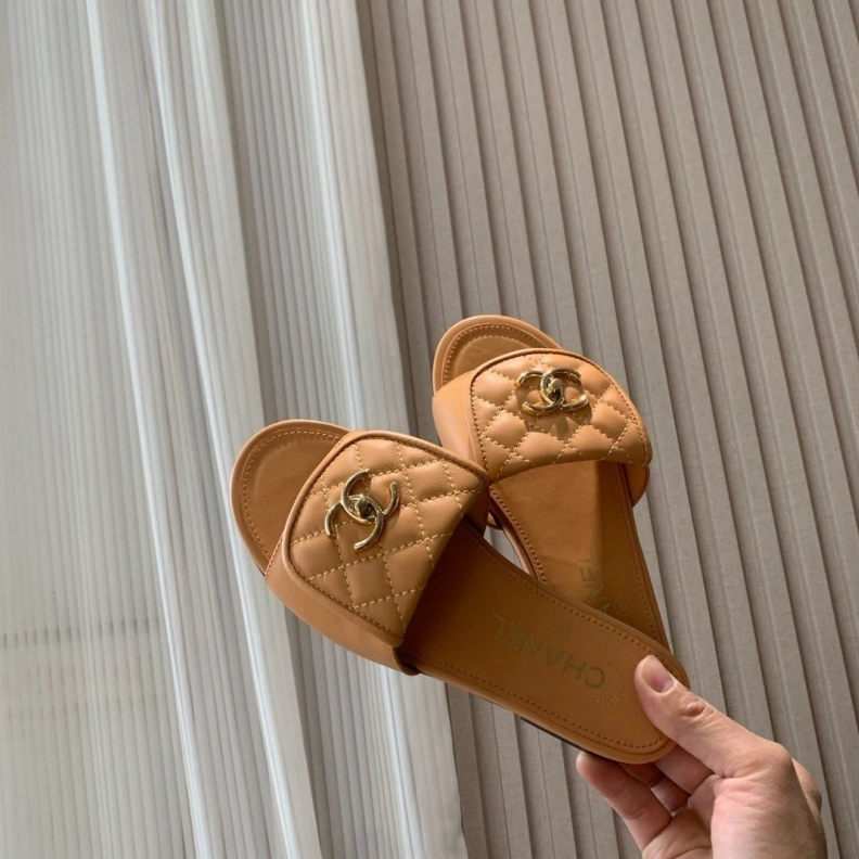 Classic Chxnxl Slippers 120172