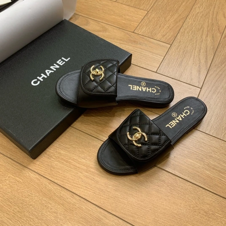 Resilient Chxnxl Slippers 120198