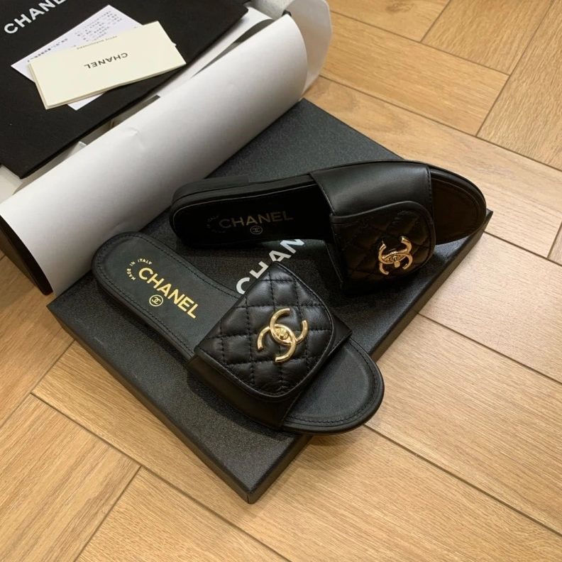 Resilient Chxnxl Slippers 120198