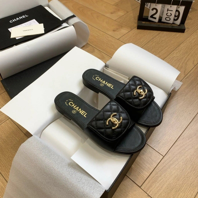 Resilient Chxnxl Slippers 120198