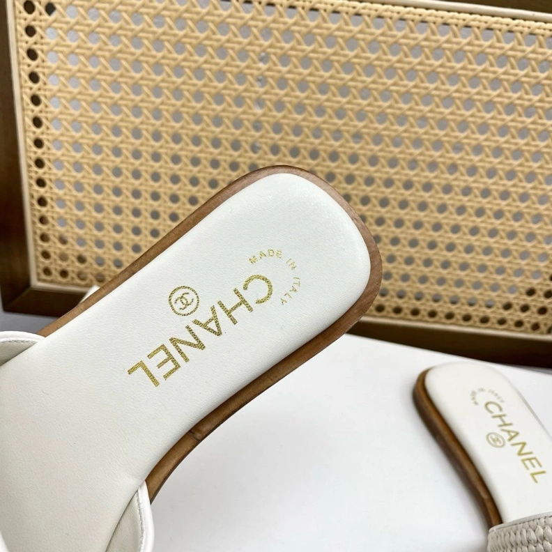 Lightweight Chxnxl Slippers 120196