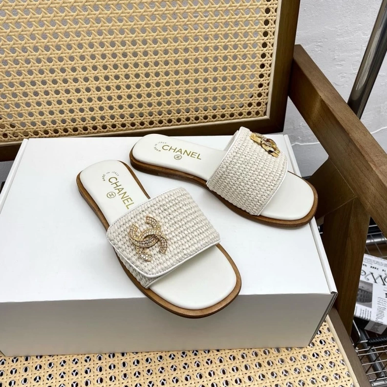 Lightweight Chxnxl Slippers 120196