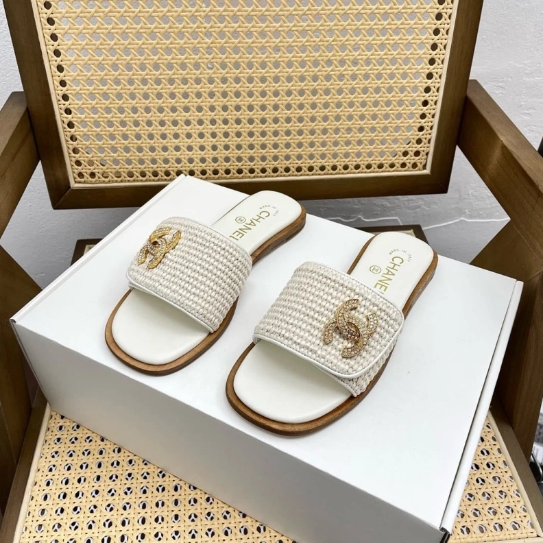 Lightweight Chxnxl Slippers 120196