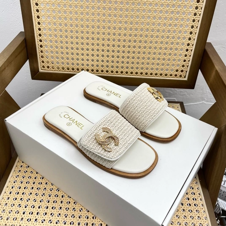 Lightweight Chxnxl Slippers 120196