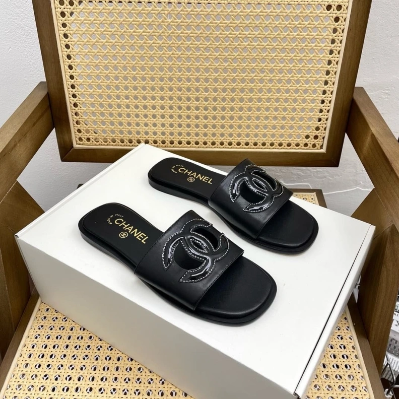 EasyMatch Chxnxl Slippers 120164