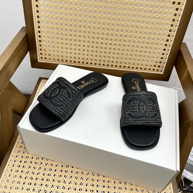 EasyMatch Chxnxl Slippers 120160