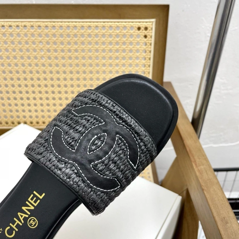 EasyMatch Chxnxl Slippers 120160