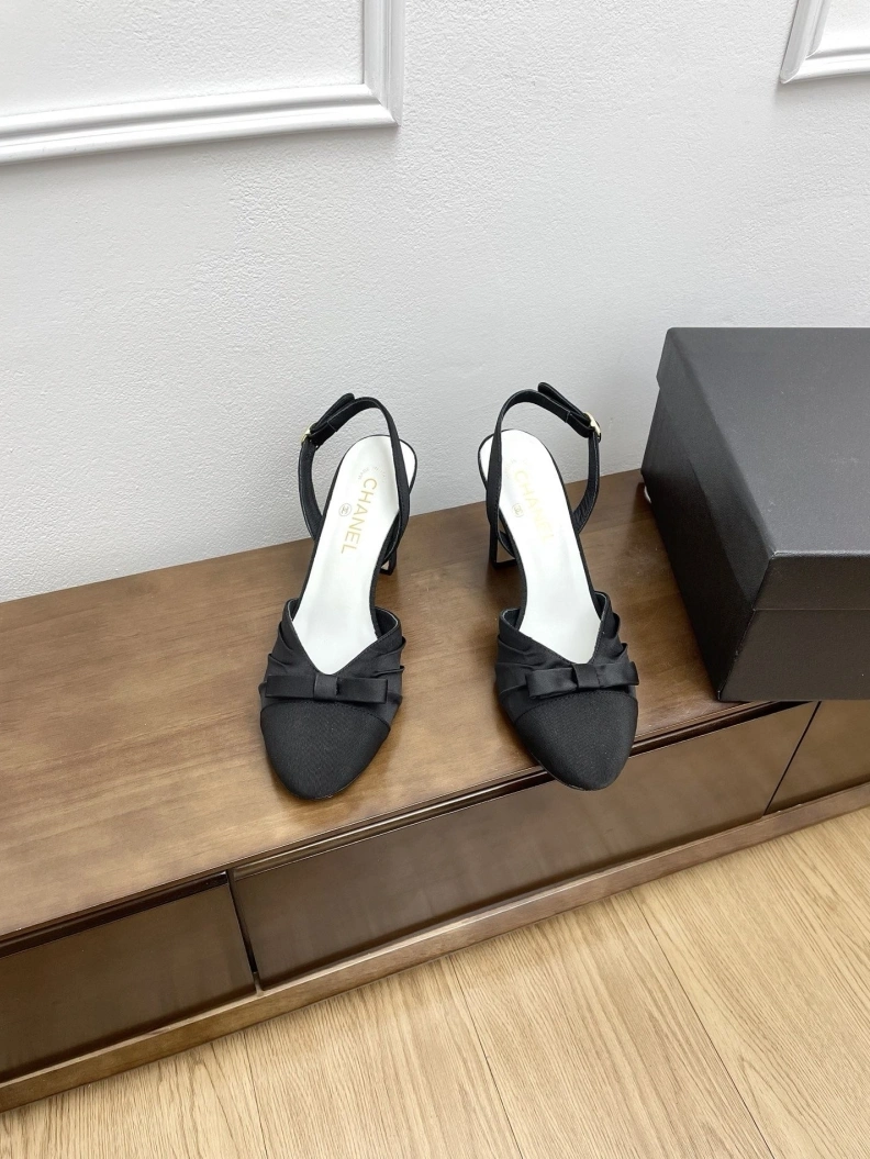 Resilient Chxnxl Sandals 120596