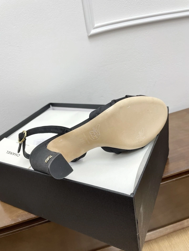Resilient Chxnxl Sandals 120596