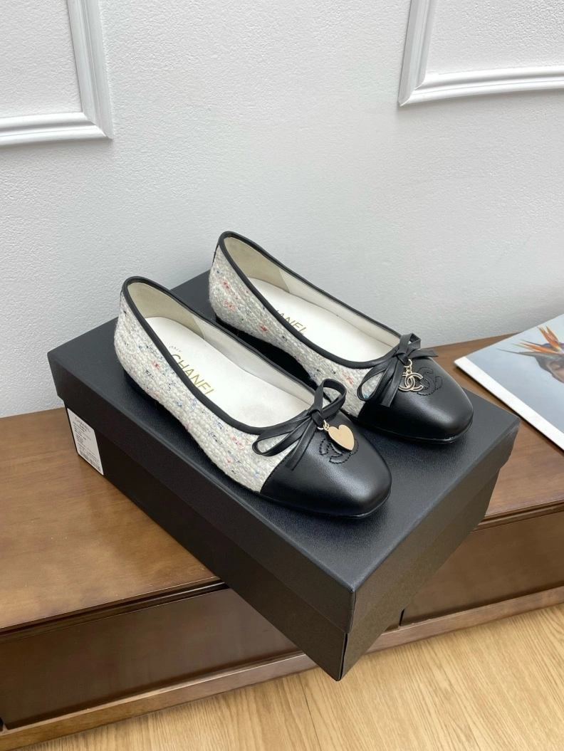 Sleek Chxnxl Flat Shoes 120996
