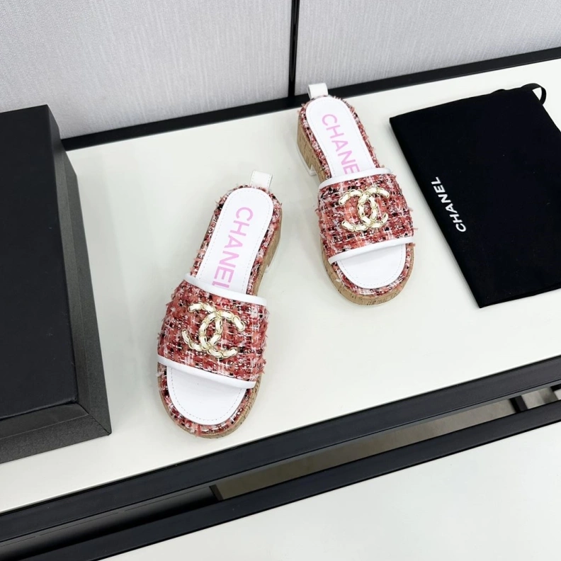 Bold Chxnxl Slippers 120132
