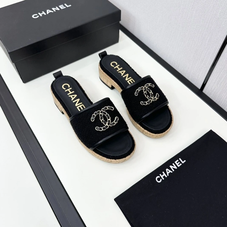 EasyMatch Chxnxl Slippers 120130