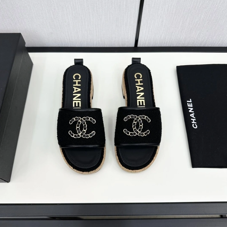 EasyMatch Chxnxl Slippers 120130