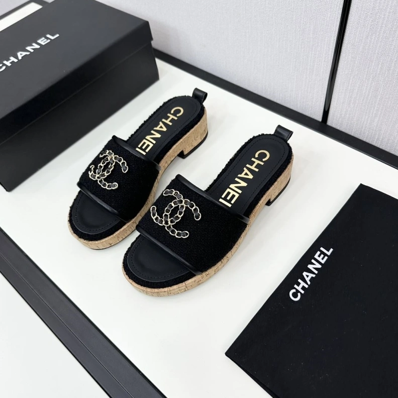 EasyMatch Chxnxl Slippers 120130