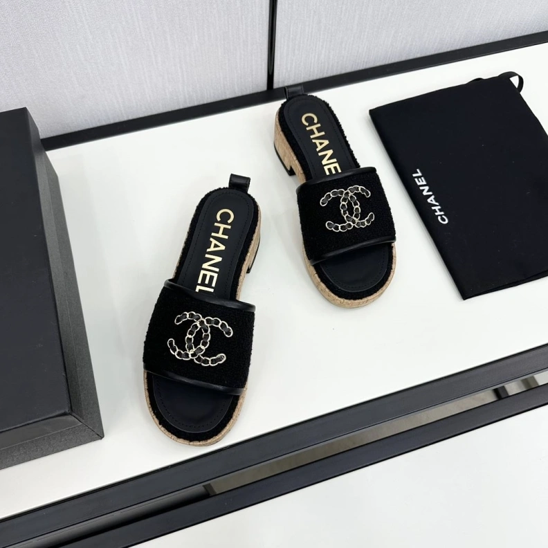 EasyMatch Chxnxl Slippers 120130