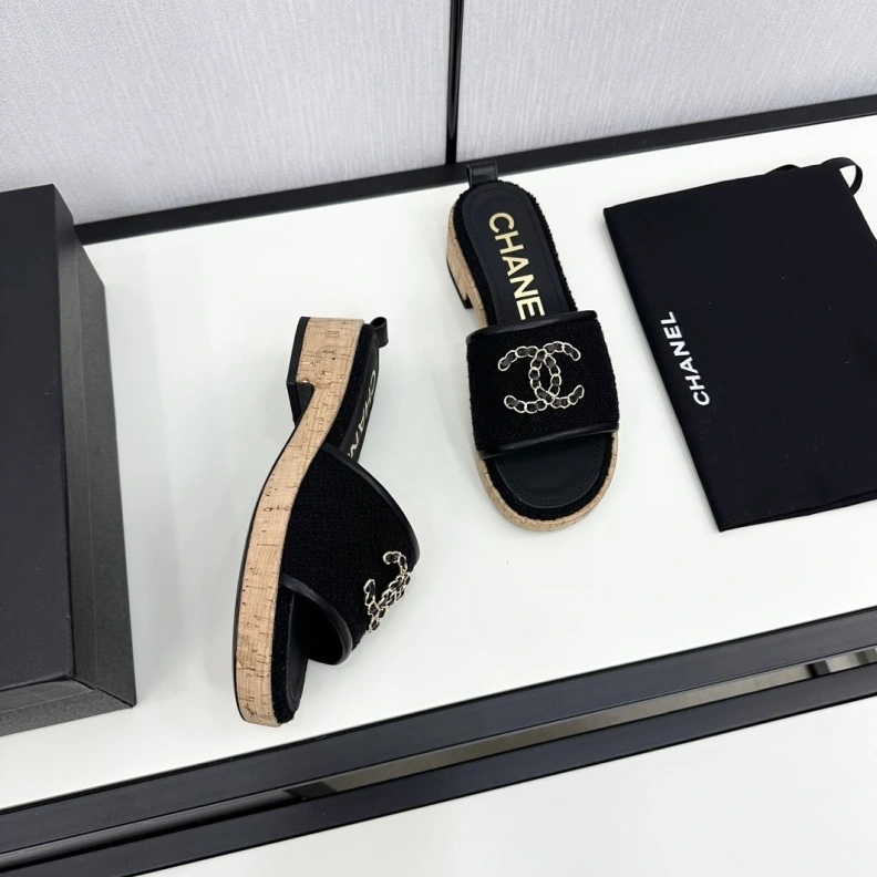 EasyMatch Chxnxl Slippers 120130
