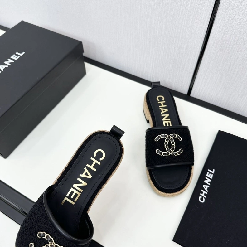 EasyMatch Chxnxl Slippers 120130