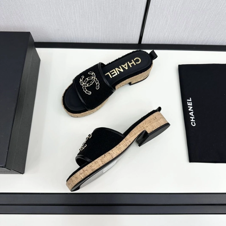 EasyMatch Chxnxl Slippers 120130