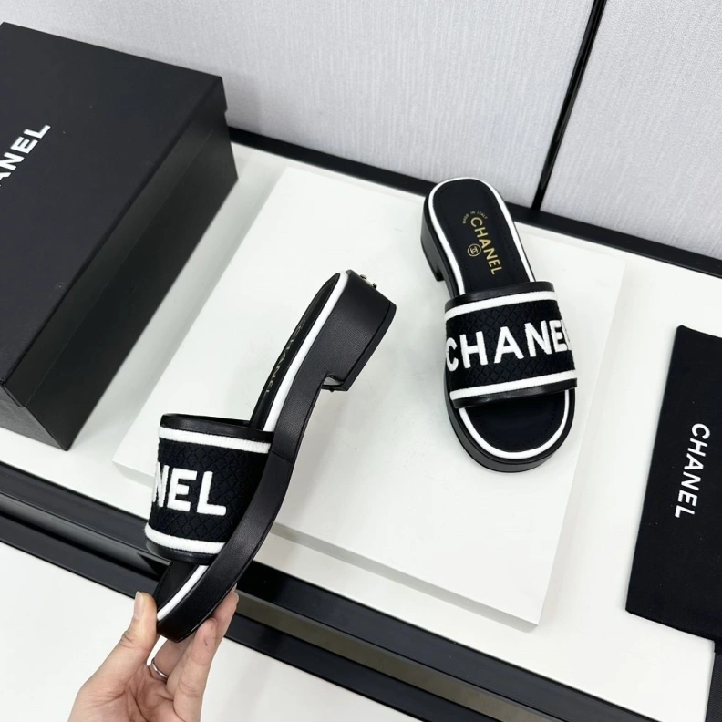 Sophisticated Chxnxl Slippers 120125