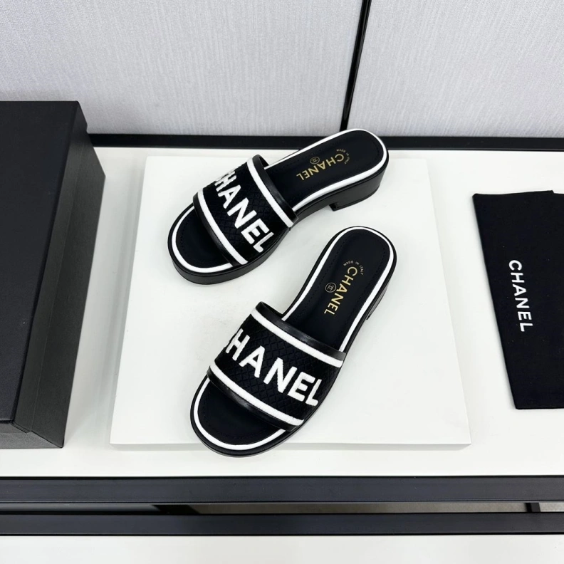 Sophisticated Chxnxl Slippers 120125
