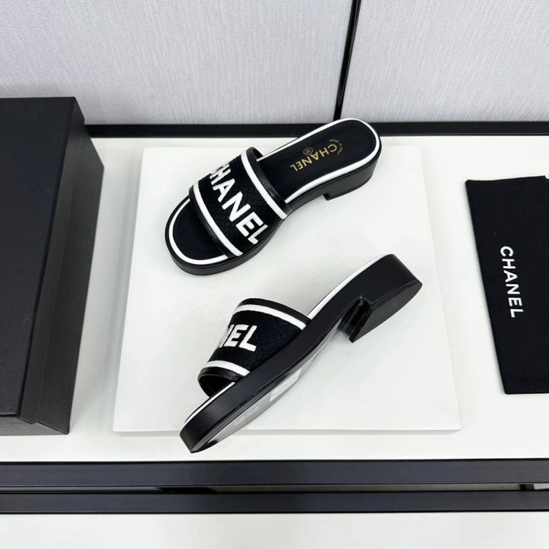 Sophisticated Chxnxl Slippers 120125