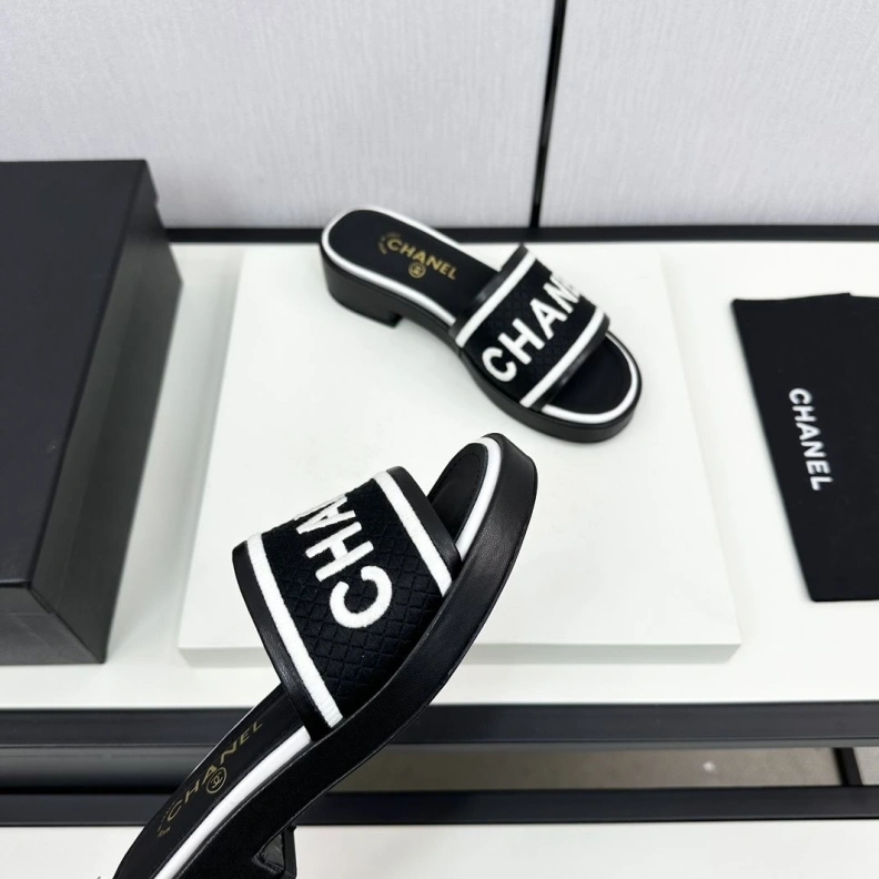 Sophisticated Chxnxl Slippers 120125