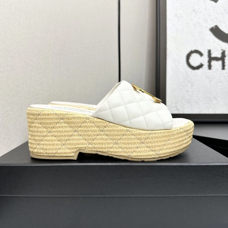 ModernLook Chxnxl Slippers 120109