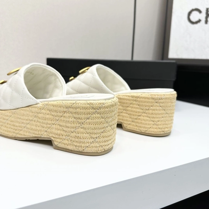 ModernLook Chxnxl Slippers 120109