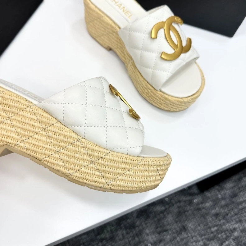 ModernLook Chxnxl Slippers 120109