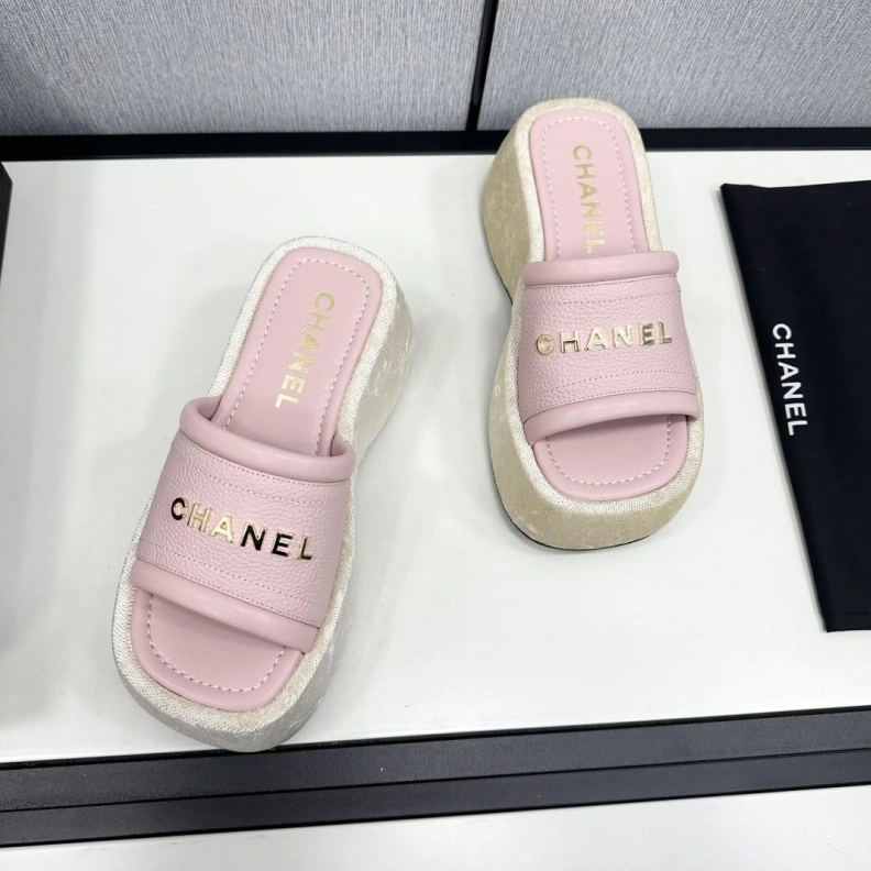 Durable Chxnxl Slippers 120106