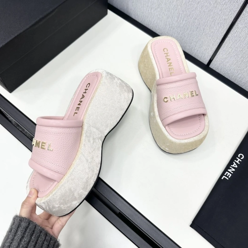 Durable Chxnxl Slippers 120106