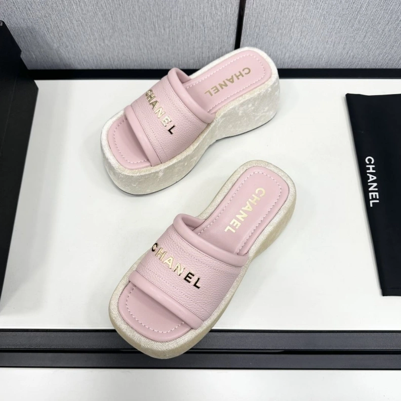 Durable Chxnxl Slippers 120106