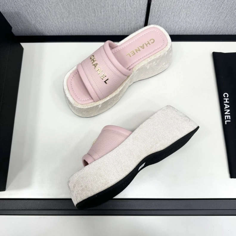 Durable Chxnxl Slippers 120106