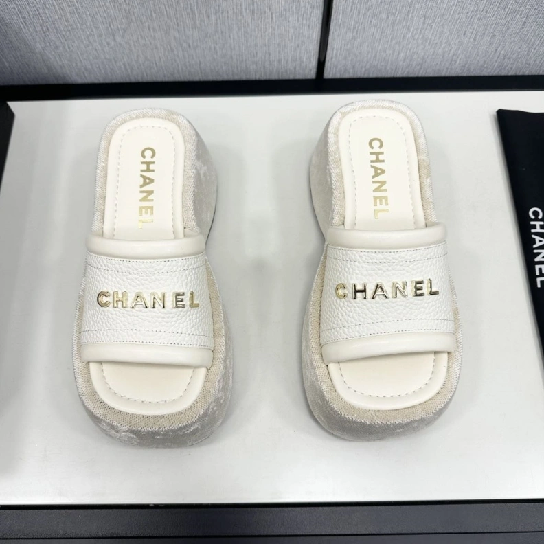 Affordable Chxnxl Slippers 120097