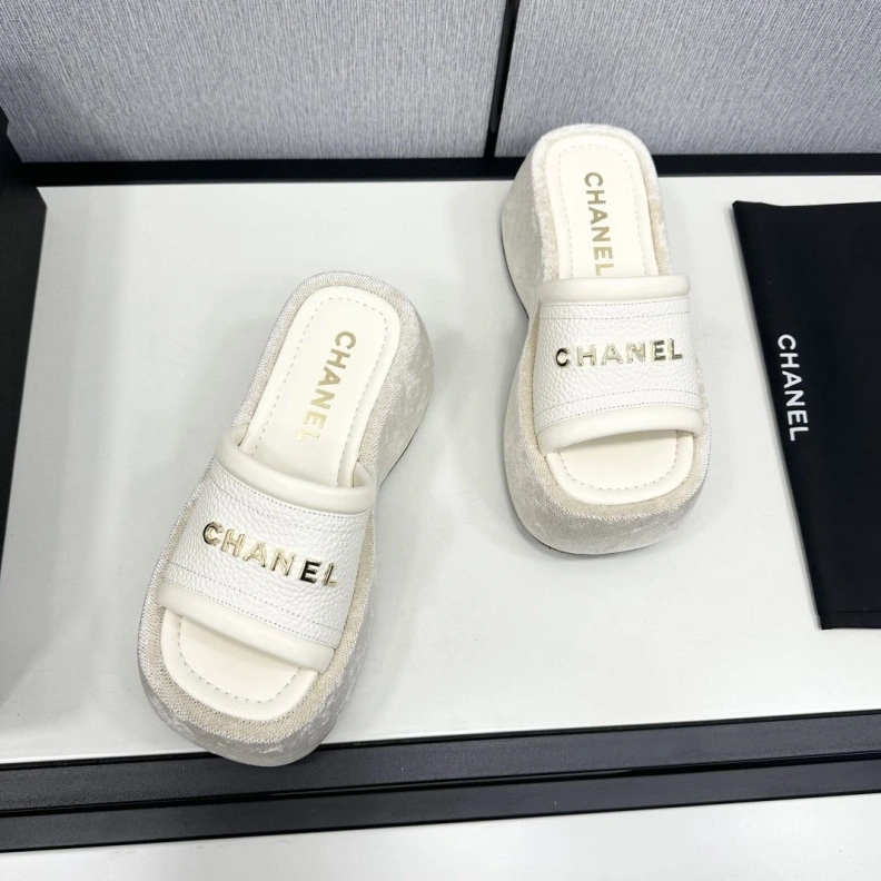 Affordable Chxnxl Slippers 120097