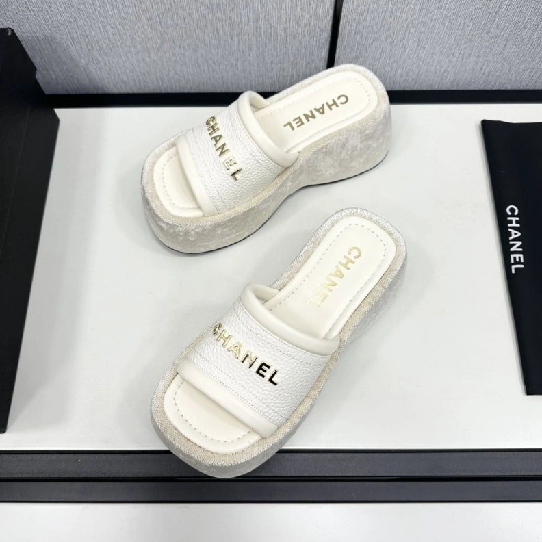 Affordable Chxnxl Slippers 120097