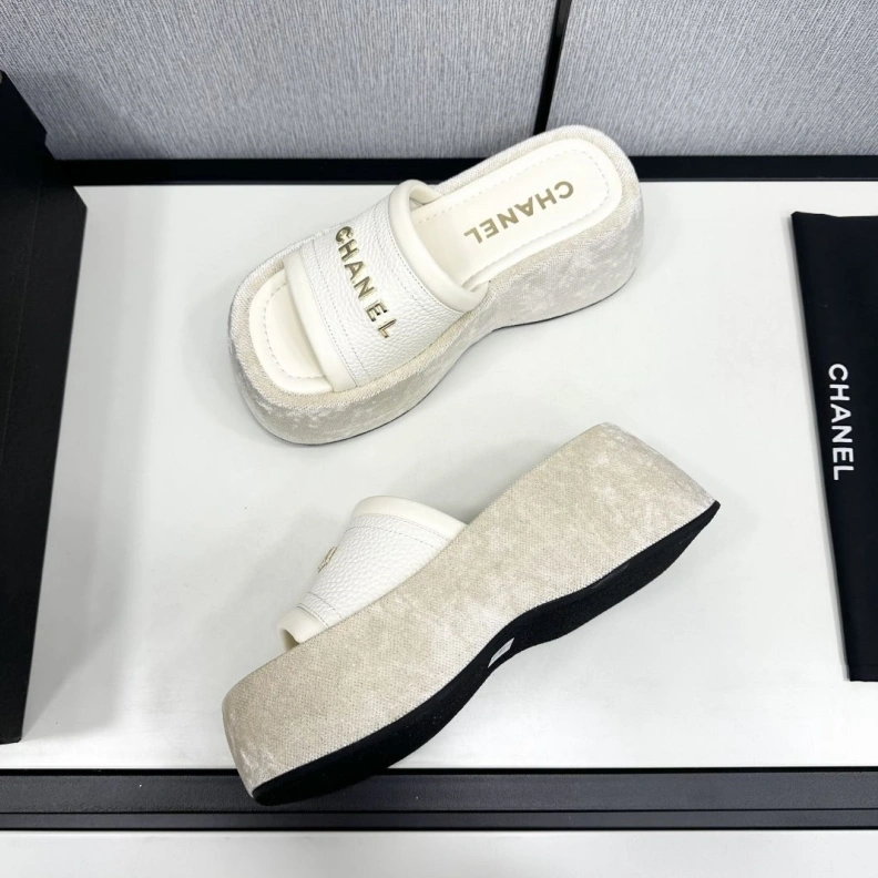 Affordable Chxnxl Slippers 120097