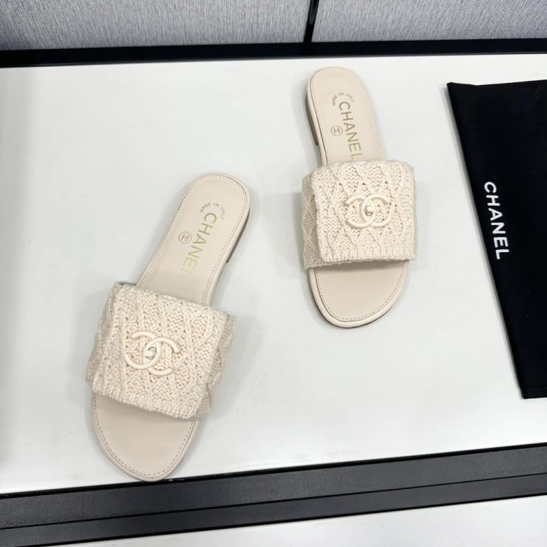 Chxnxl Slippers Refined 120101