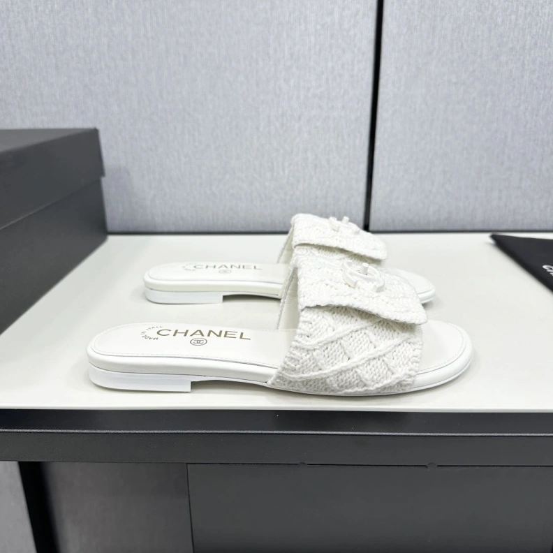 Comfortable Chxnxl Slippers 120104