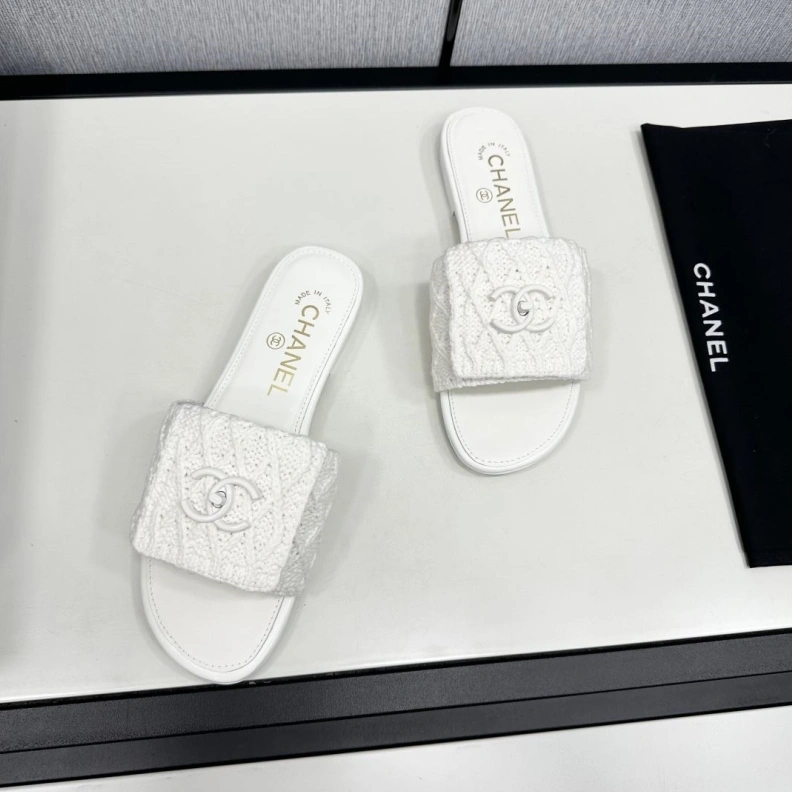 Comfortable Chxnxl Slippers 120104