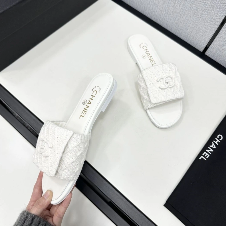 Comfortable Chxnxl Slippers 120104
