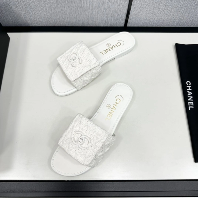Comfortable Chxnxl Slippers 120104