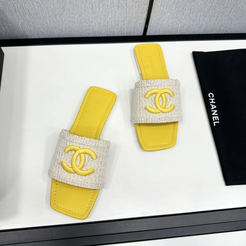 Breathable Chxnxl Slippers 120098