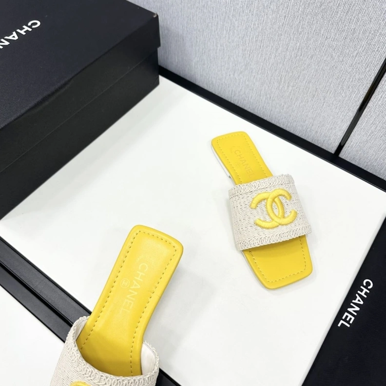 Breathable Chxnxl Slippers 120098