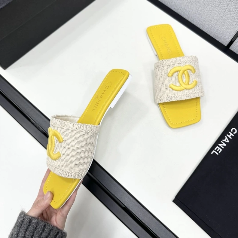 Breathable Chxnxl Slippers 120098